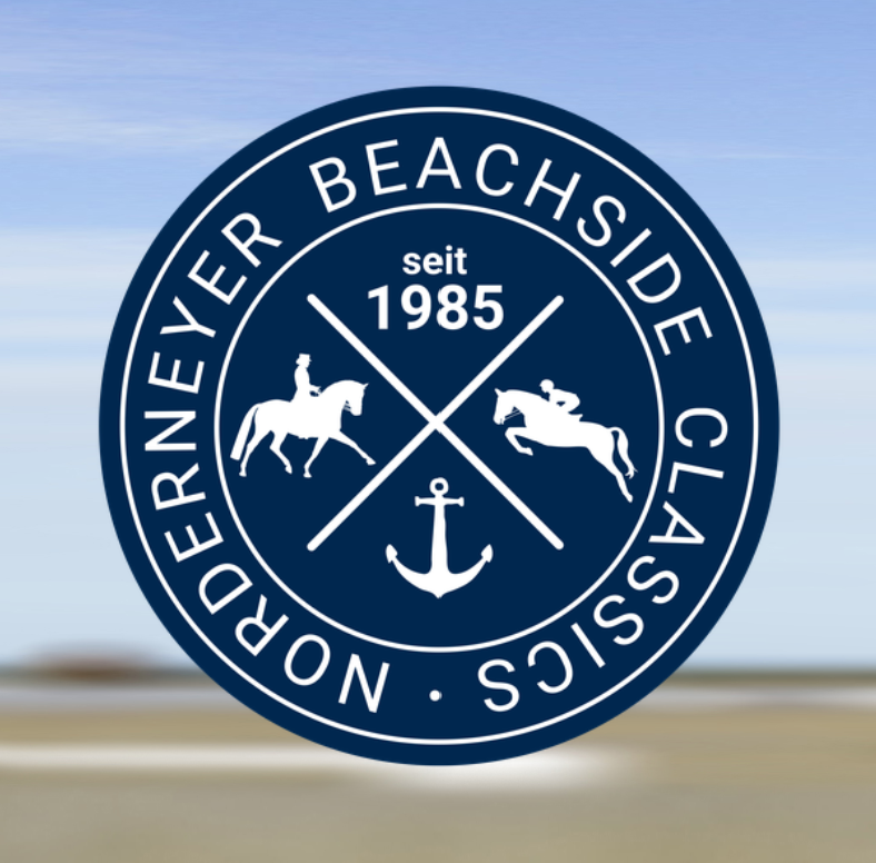 Das offizielle Logo der Norderney Beachside Classics zeigt die Silhouetten von einem Dressur- und einem Springreiter, sowie die eines Ankers. Zudem ist der Schriftzug "seit 1985" zu lesen